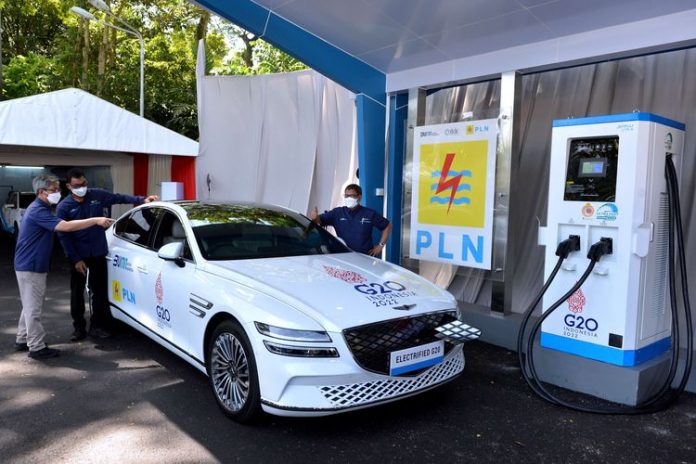 Pengisian-Mobil-Listrik